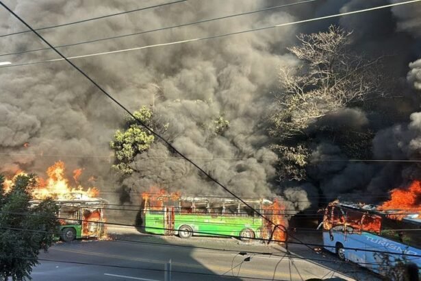 Violencia y bloqueos paralizan Jalisco y estados vecinos en 2026