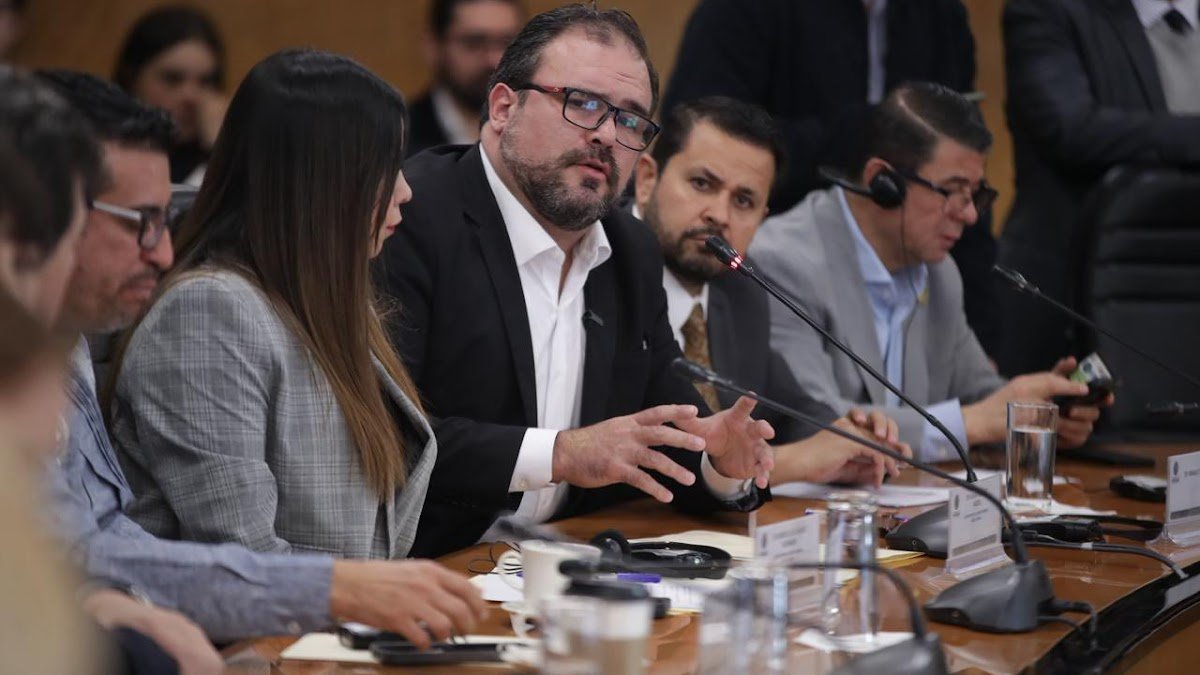 Perfiles del viejo régimen debilitan al obradorismo de AMLO