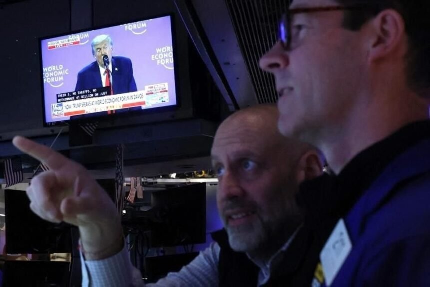 Wall Street sube tras suspensión de aranceles de Trump a Europa