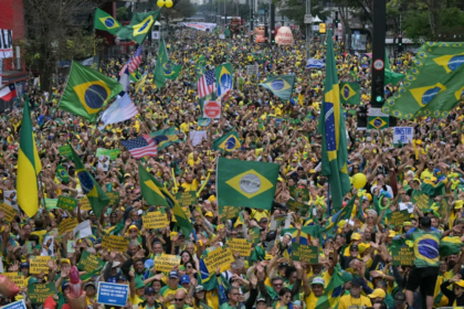 Simpatizantes y opositores de Bolsonaro se enfrentan en Brasil