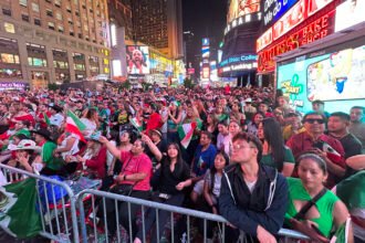 Mexicanos en Nueva York celebran El Grito con sobriedad
