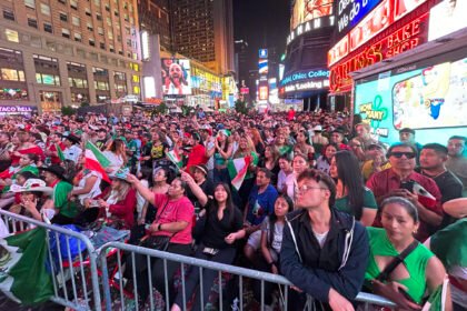 Mexicanos en Nueva York celebran El Grito con sobriedad